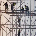 Via Quinto Ennio, strada chiusa per demolire un rudere