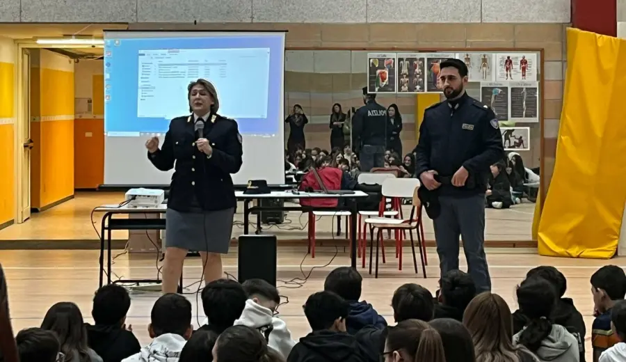 Livorno, studenti protagonisti della tappa di “Una vita da social” contro cyberbullismo e rischi del web