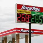 Carburanti, il Governo valuta lo sconto sulle accise mentre i prezzi tornano a salire